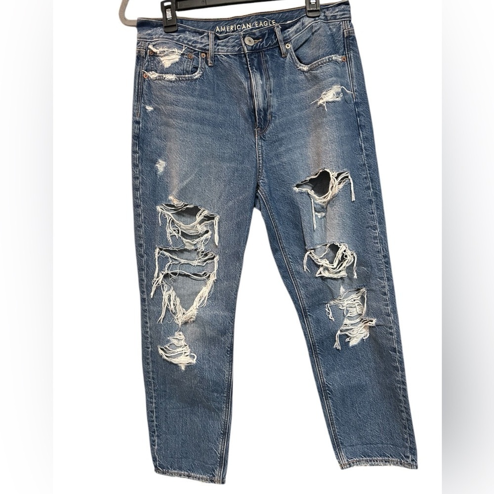 American Eagle Distressed Blue Jeans, Loosefit, EUC, size 8 short - Picture 3 of 5